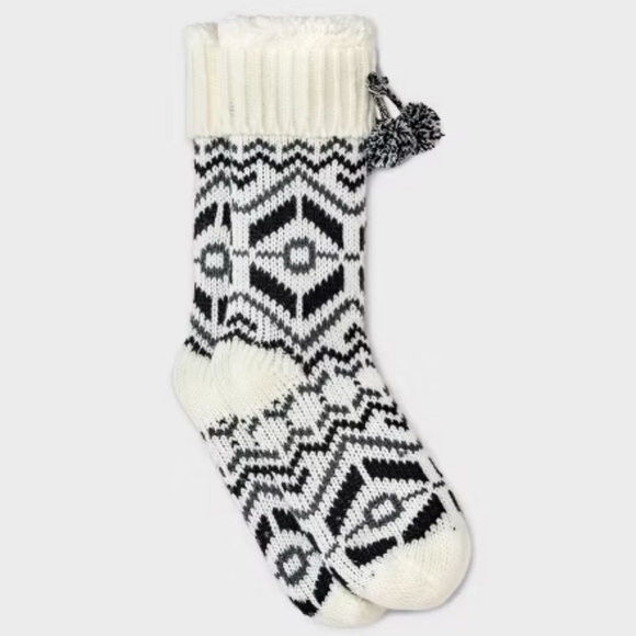 Women's nwt Nordic Knit Faux Shearling Lined Slipper Socks with Poms & Grippers - Picture 3 of 6